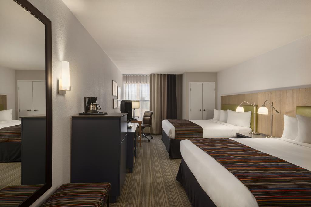Greentree Inn & Suites Phoenix Sky Harbor Стая снимка