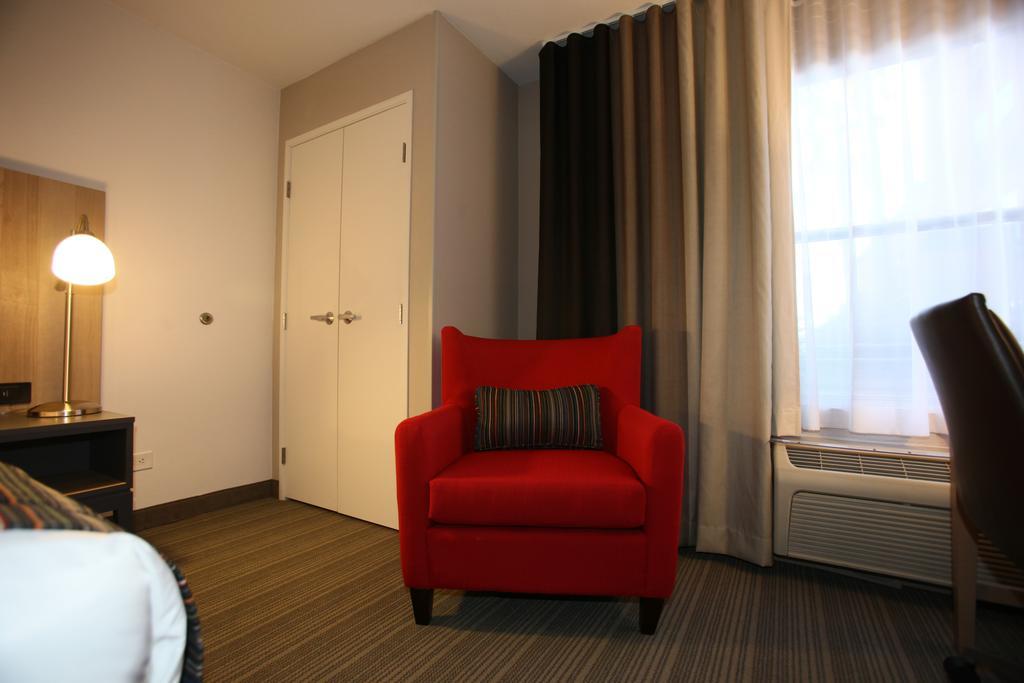 Greentree Inn & Suites Phoenix Sky Harbor Стая снимка