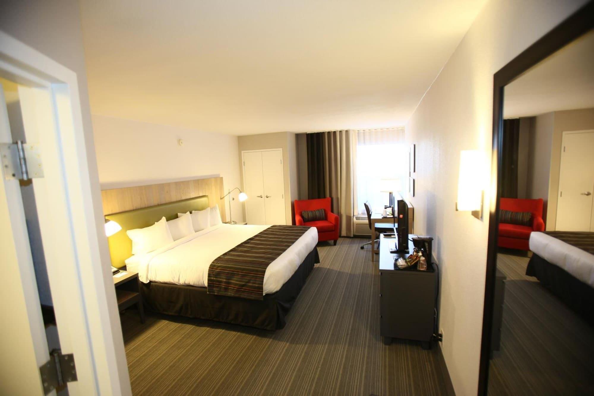 Greentree Inn & Suites Phoenix Sky Harbor Екстериор снимка