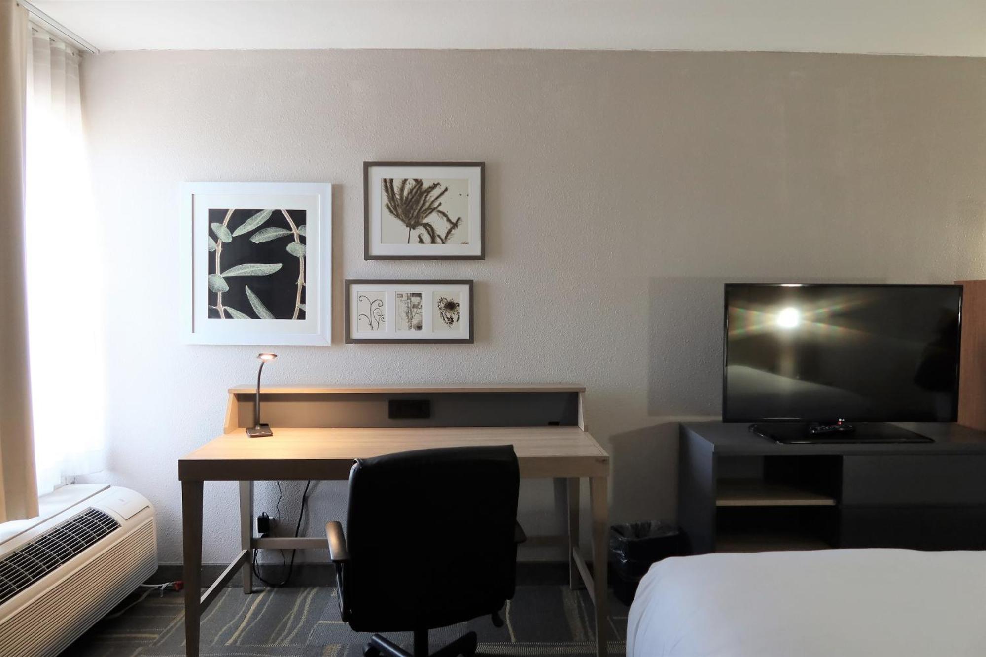 Greentree Inn & Suites Phoenix Sky Harbor Екстериор снимка