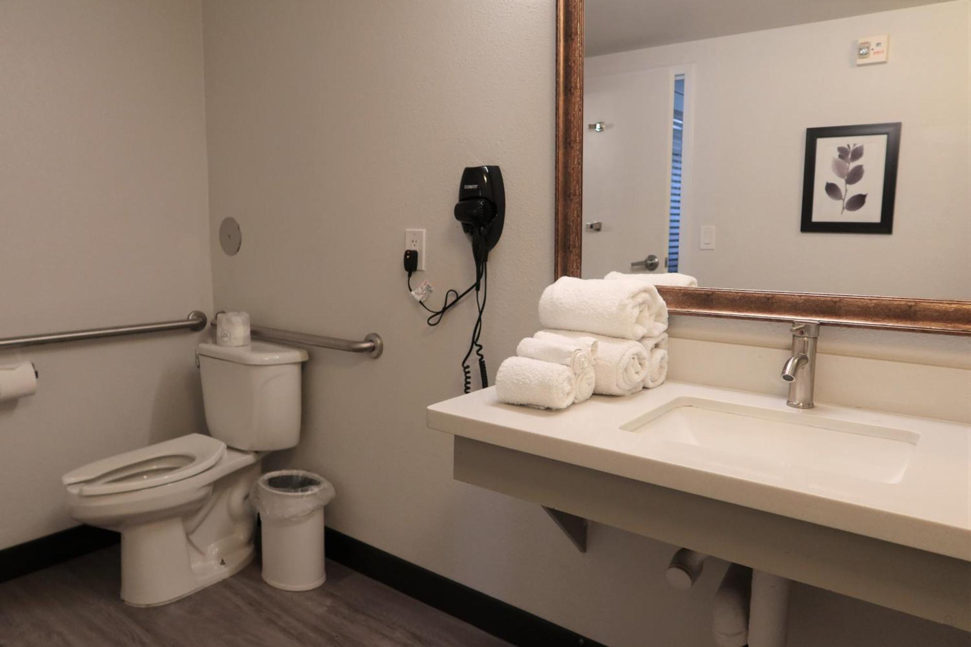 Greentree Inn & Suites Phoenix Sky Harbor Екстериор снимка