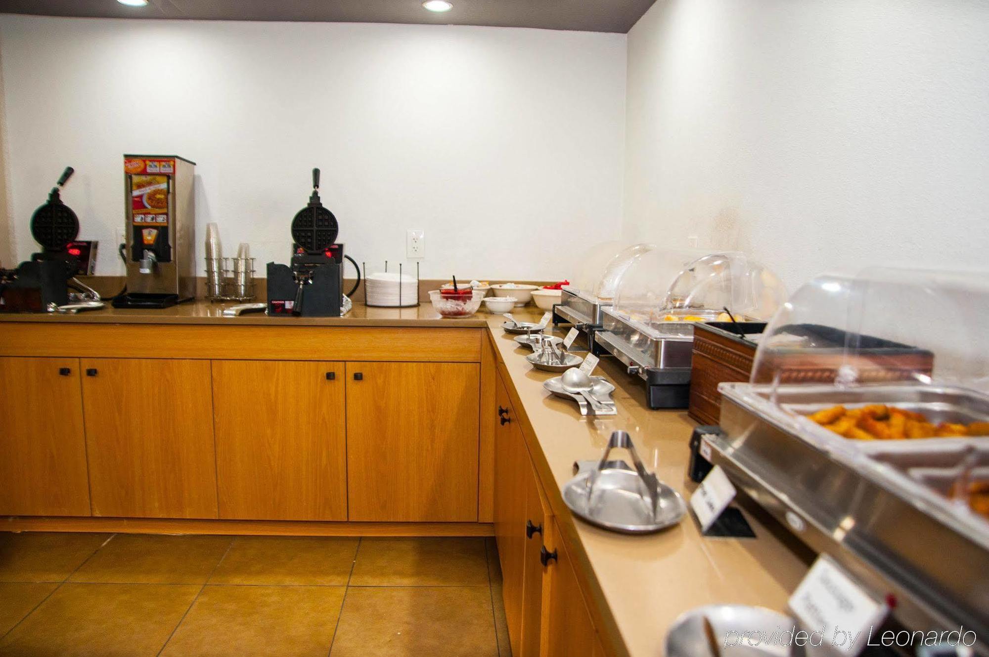 Greentree Inn & Suites Phoenix Sky Harbor Екстериор снимка