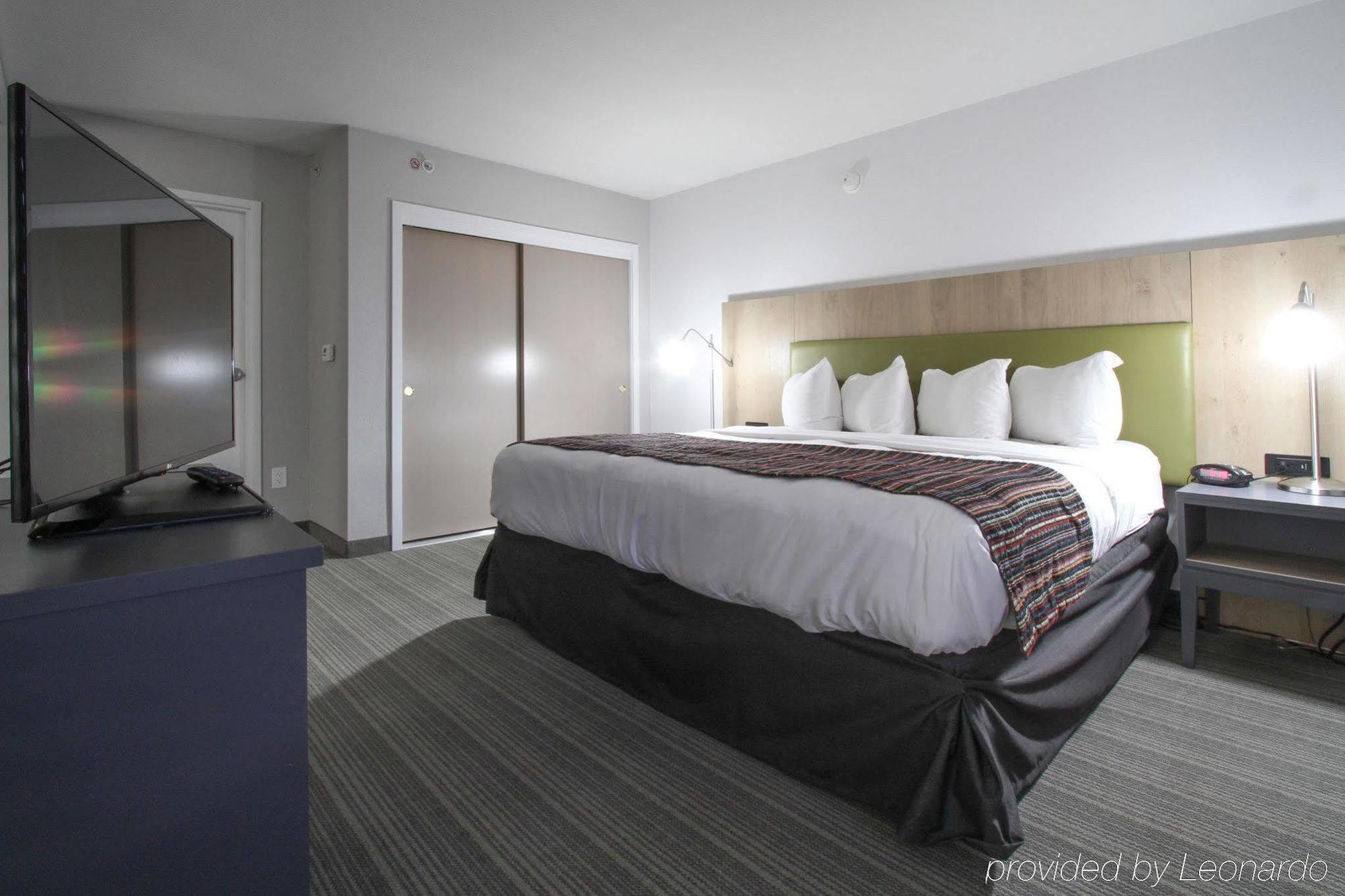 Greentree Inn & Suites Phoenix Sky Harbor Екстериор снимка