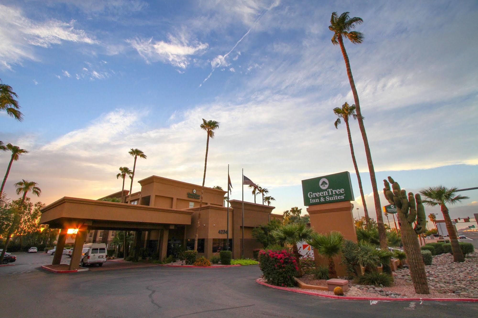Greentree Inn & Suites Phoenix Sky Harbor Екстериор снимка