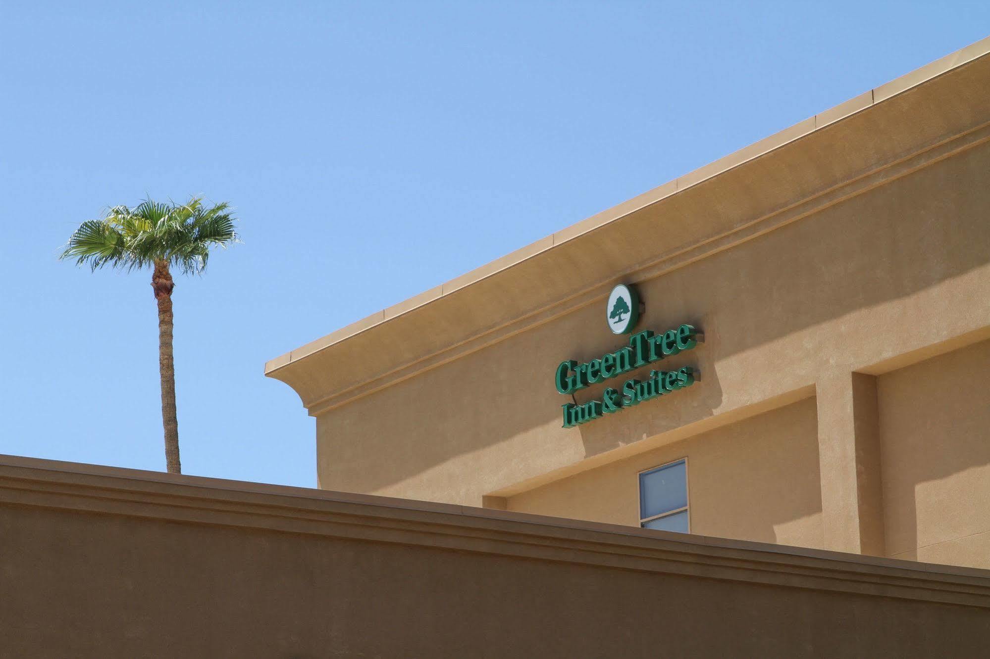 Greentree Inn & Suites Phoenix Sky Harbor Екстериор снимка