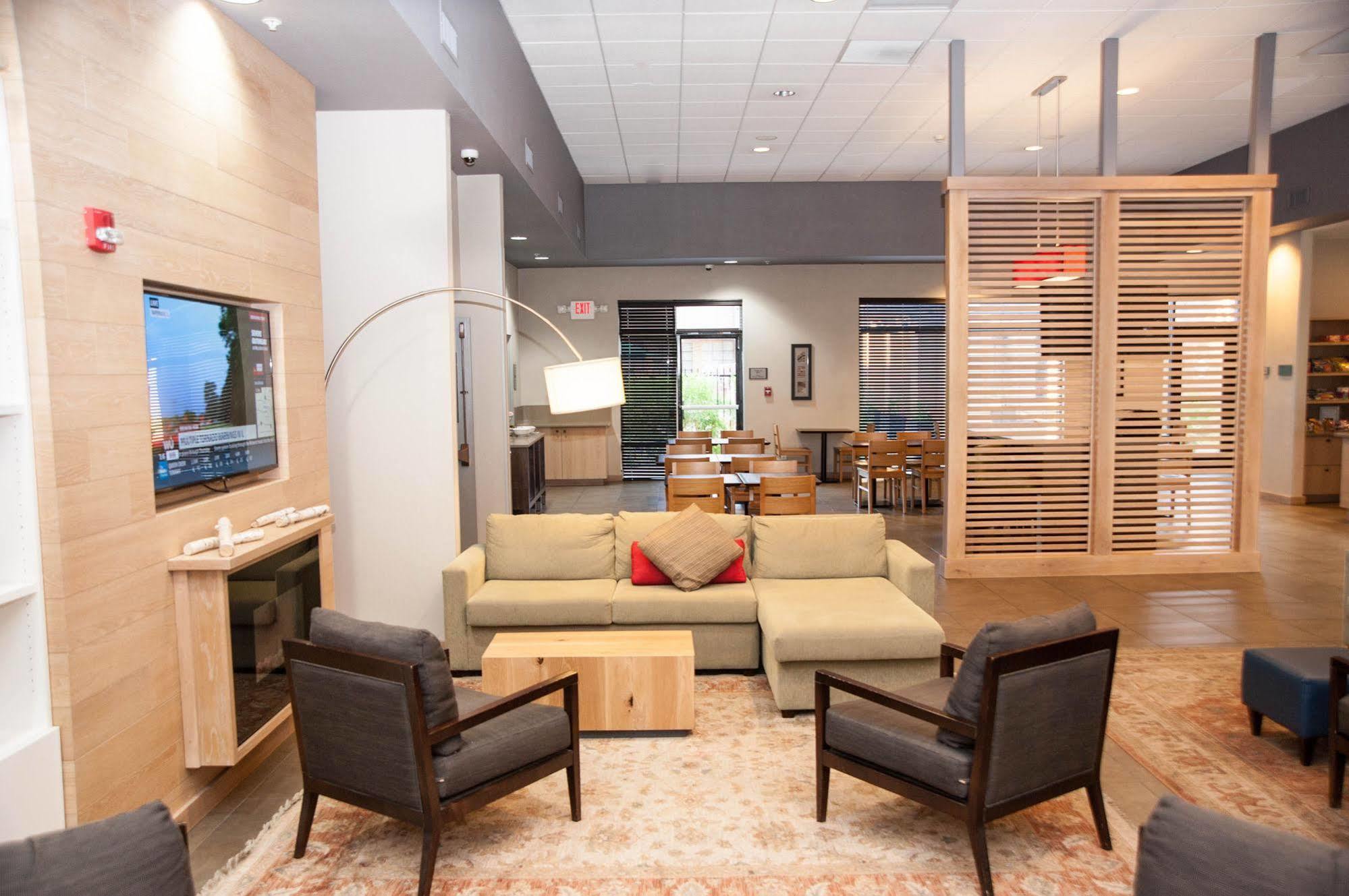 Greentree Inn & Suites Phoenix Sky Harbor Екстериор снимка