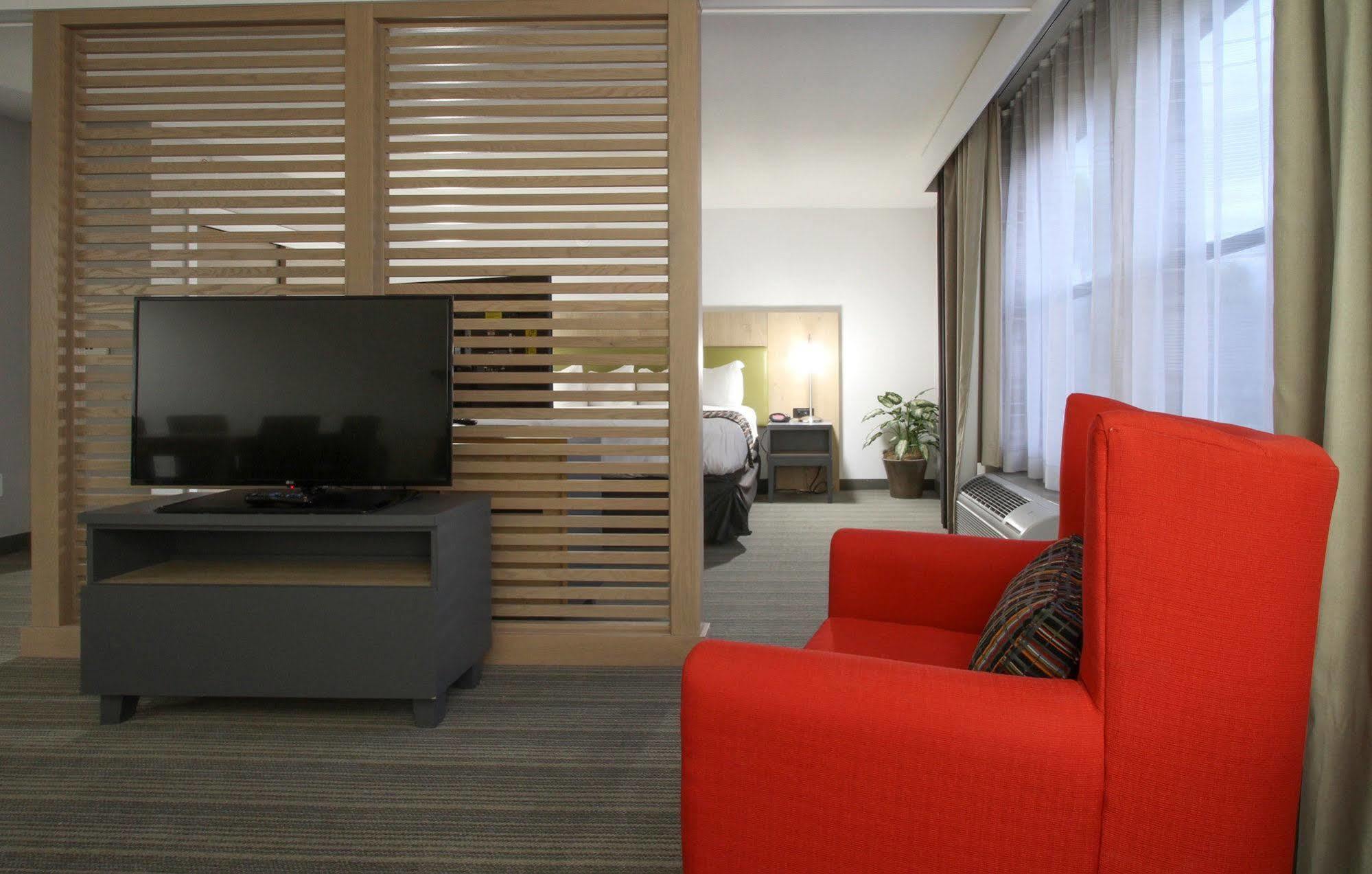 Greentree Inn & Suites Phoenix Sky Harbor Екстериор снимка