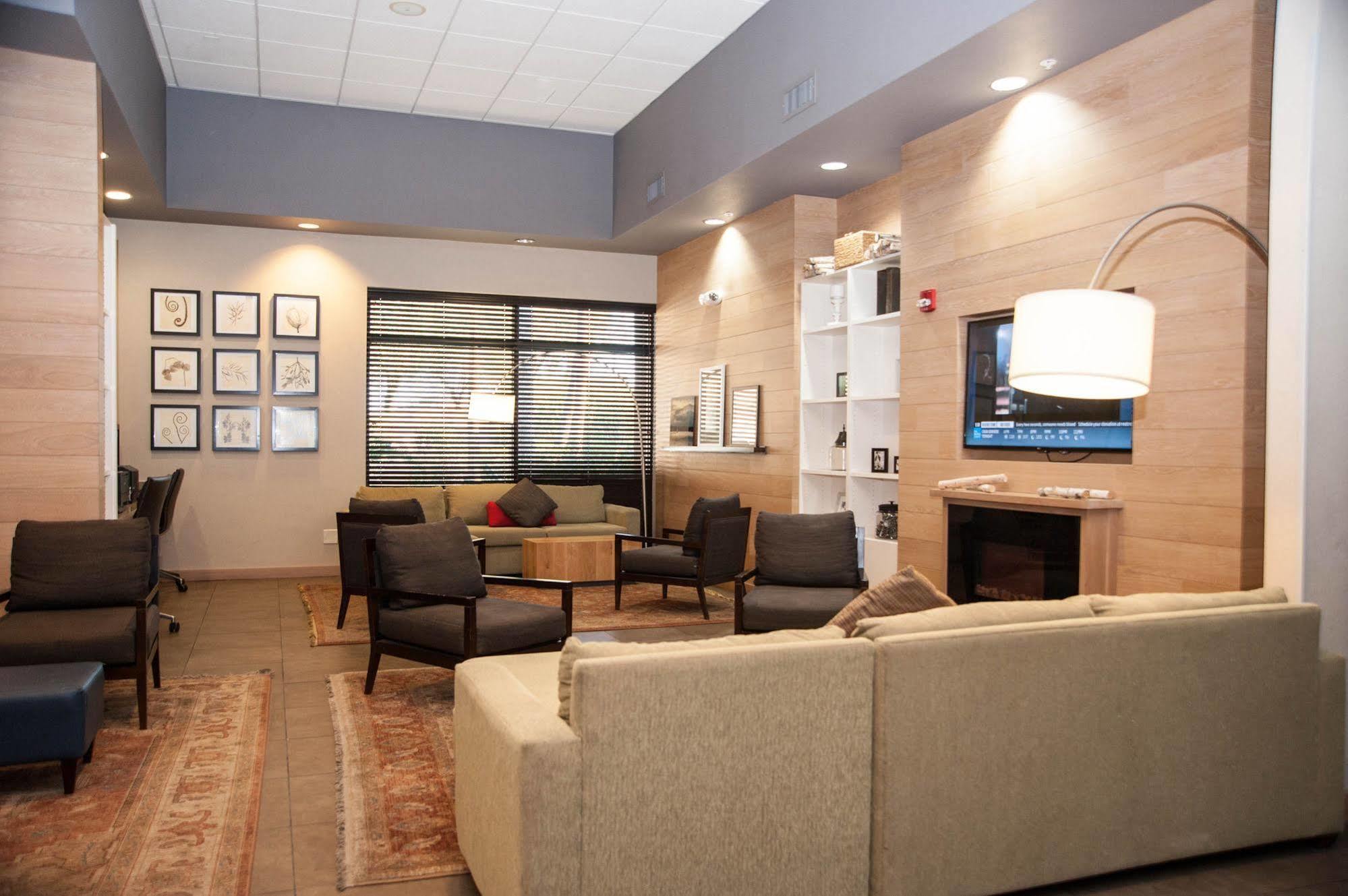 Greentree Inn & Suites Phoenix Sky Harbor Екстериор снимка