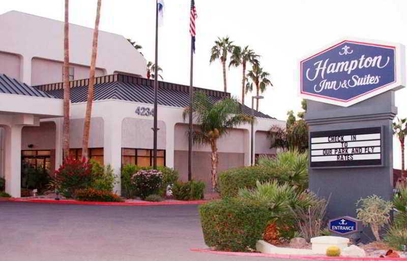 Greentree Inn & Suites Phoenix Sky Harbor Екстериор снимка